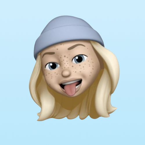 هوى لطيف ورائحة القهوة تملأ السوق القديم. مشيت بين الصخور القديمة كأنها منحوتة