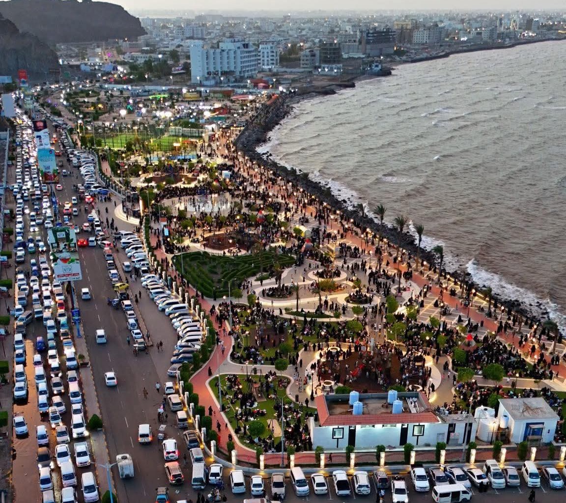 تصوير جوي كورنيش حديقة عدن