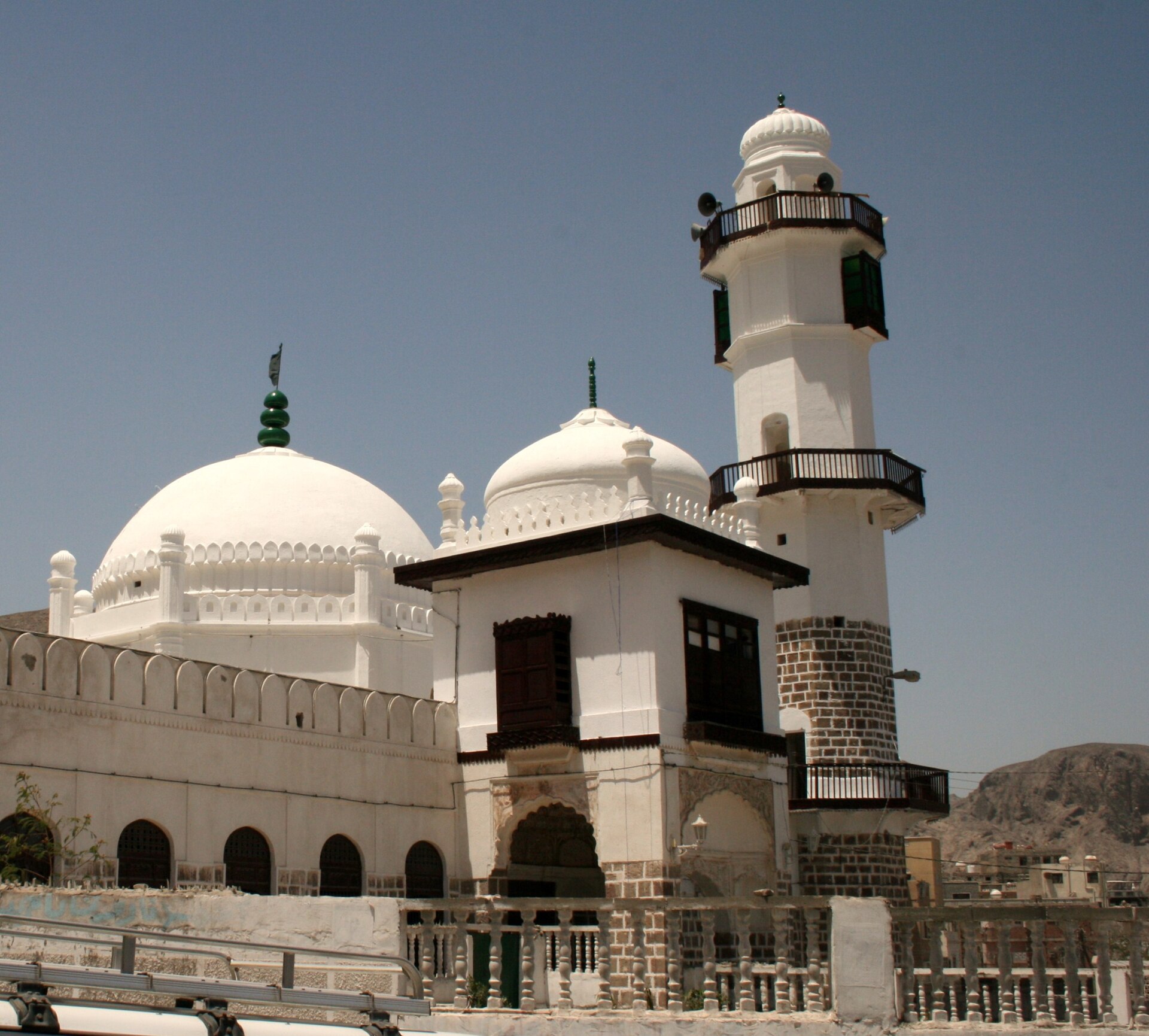 جامع العيدروس… أيقونة عدن الروحية