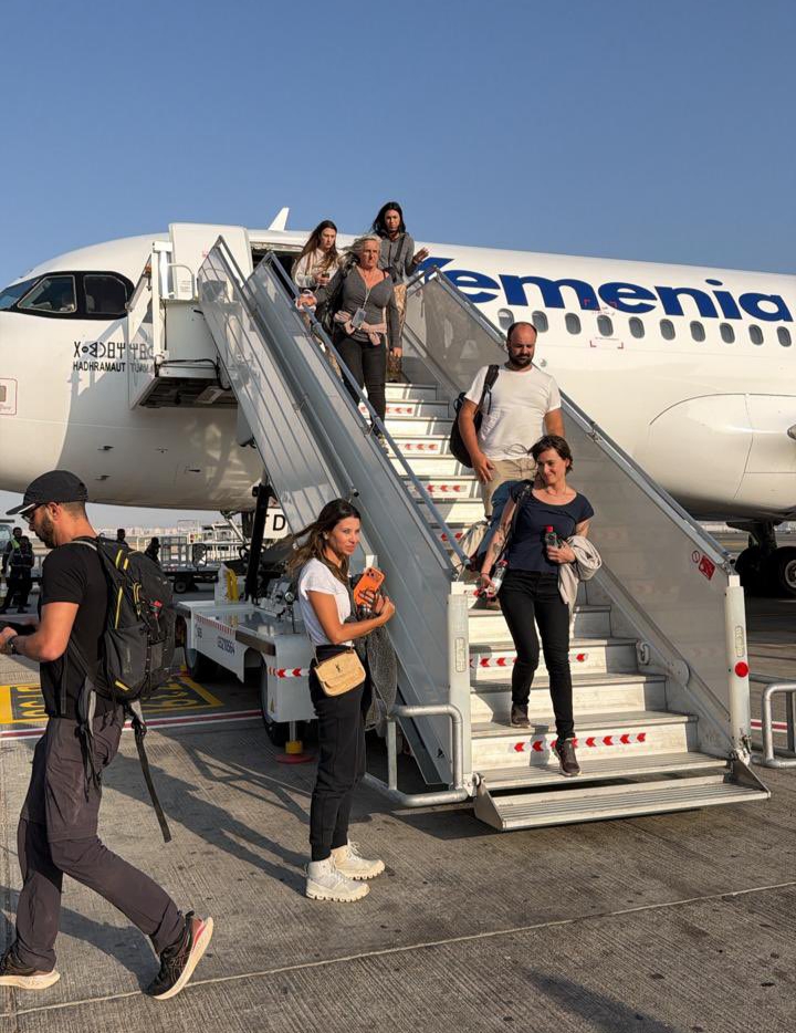 أول رحلة مباشرة بين سقطرى وجدة تقل 180 سائحاً